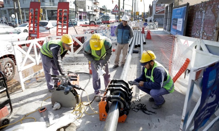 Realizan obras de renovación de cañerías para mejorar el servicio de ...